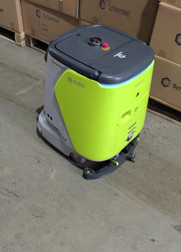 PUDU CC1 rẽ sát pallet thùng hàng Schlemmer